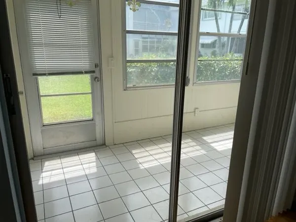 $1,290 | 2960 Lake Osborne Drive, Unit 107, Lake Worth Beach, FL 33461