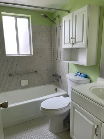 $1,290 | 2960 Lake Osborne Drive, Unit 107, Lake Worth Beach, FL 33461