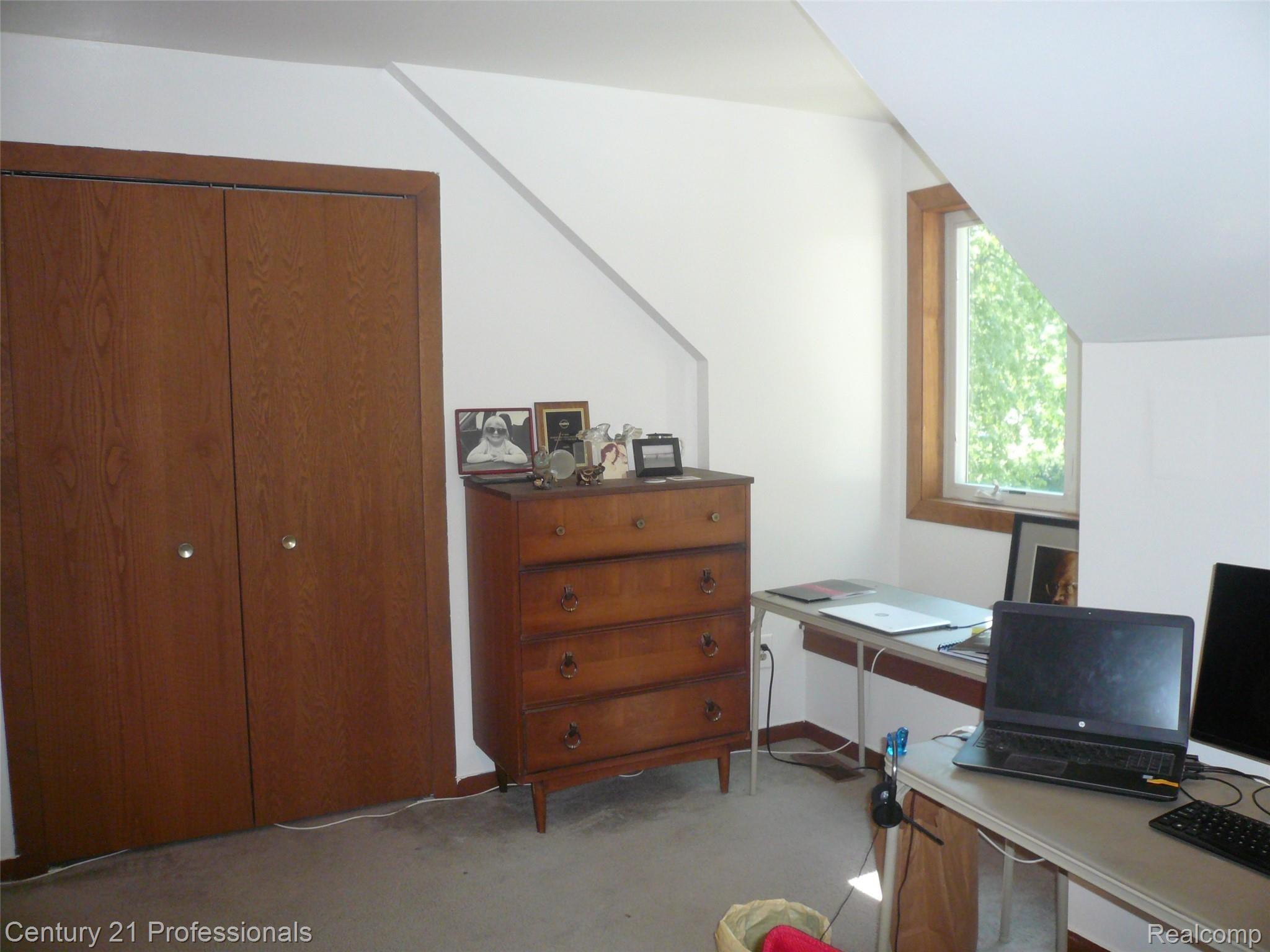 375 Olivewood Court Rochester, MI 48306 - Photo 22 of 49 2nd Floor Bedroom, 1