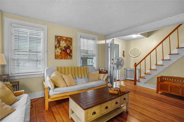 $2,500 | 12 Hammond Street, Newport, RI 02840