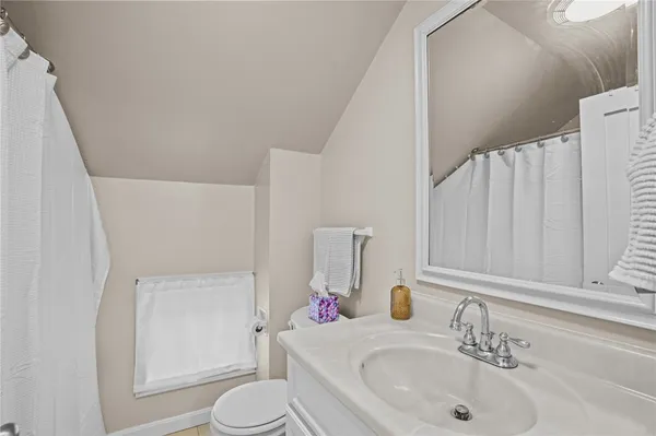 $2,500 | 12 Hammond Street, Newport, RI 02840