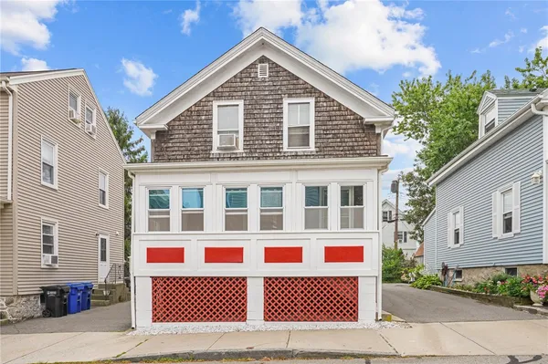 $2,500 | 12 Hammond Street, Newport, RI 02840