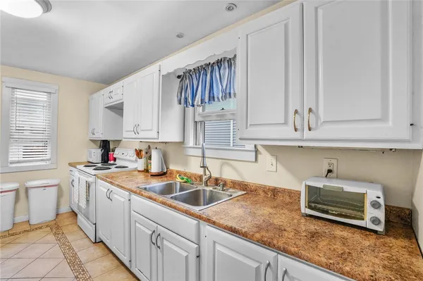 $2,500 | 12 Hammond Street, Newport, RI 02840