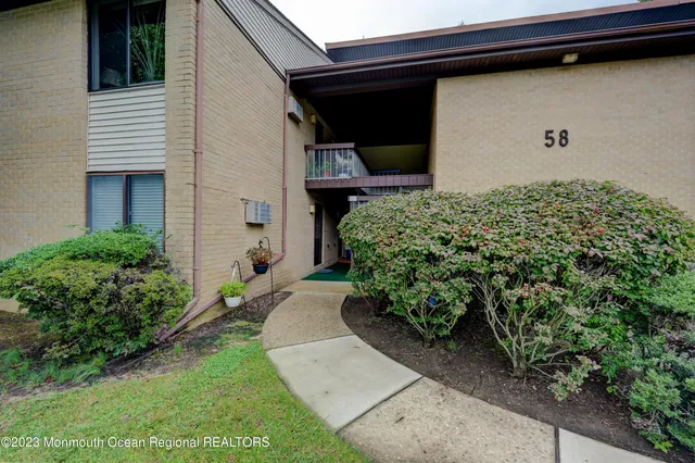 $2,300 | 58 Amberly Drive, Unit A, Manalapan, NJ 07726