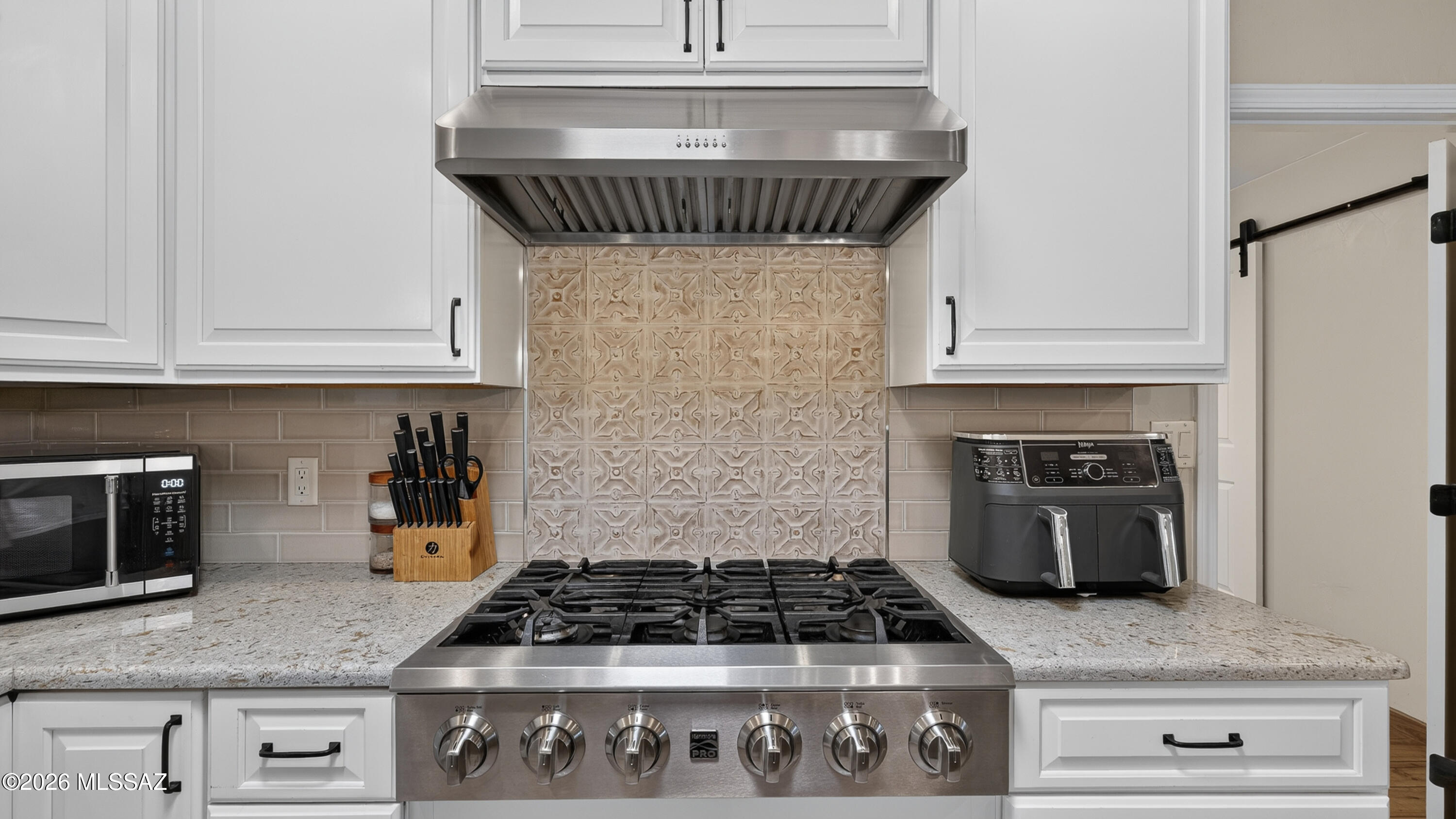 194 Taylor Road Willcox, AZ 85643 - Photo 18 of 54 Stainless Steel 6 Burner Propane Cooktop ( Kenmore Elite), Stainless Steel Range hood
