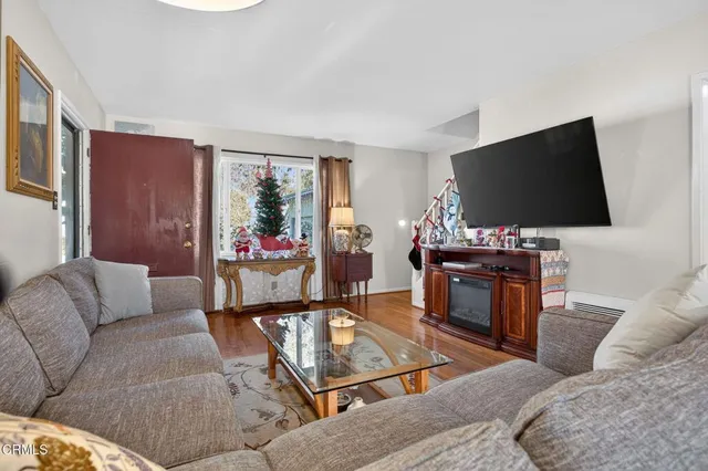 $975,000 | 3146 Strathmore Drive, Ventura, CA 93003