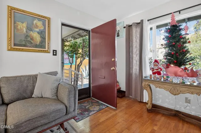 $975,000 | 3146 Strathmore Drive, Ventura, CA 93003