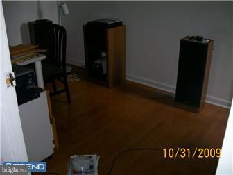 1141 Tree Street Philadelphia, PA 19148 - Photo 7 of 12 Living Room