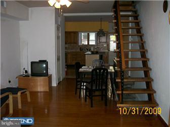 1141 Tree Street Philadelphia, PA 19148 - Photo 9 of 12 Living Room