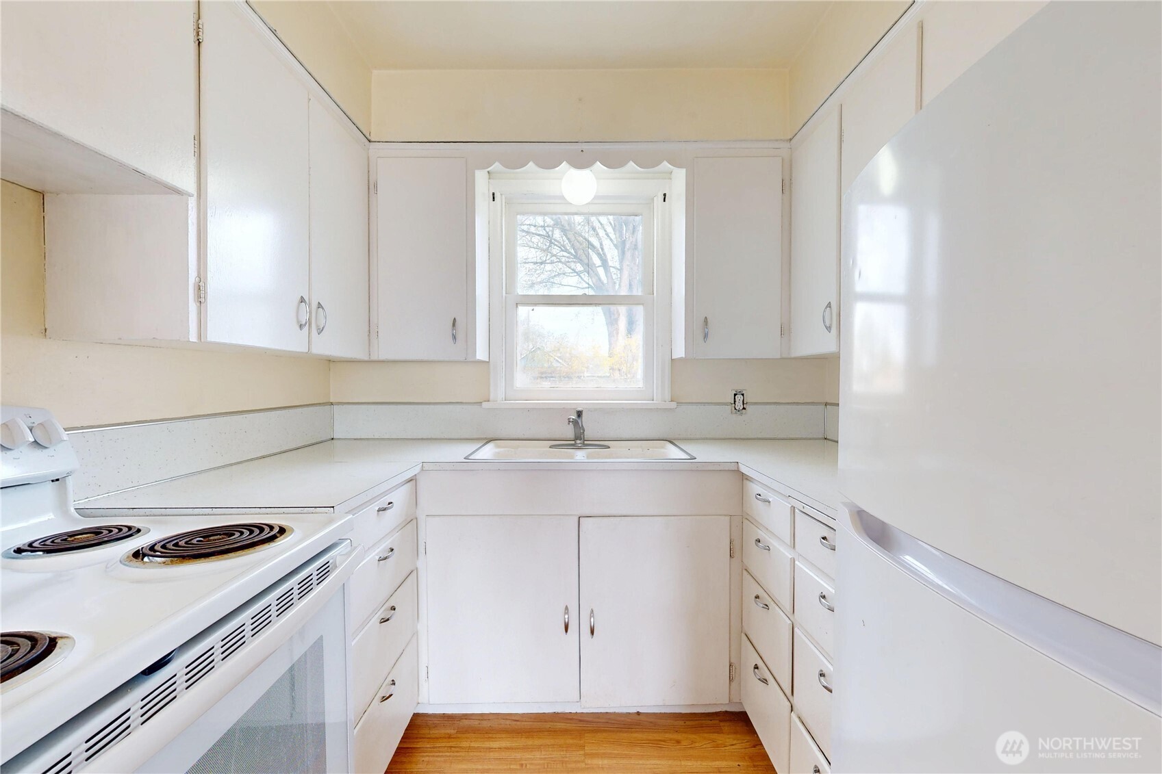 522 Southwest 1st Street College Place, WA 99324 - Photo 7 of 26