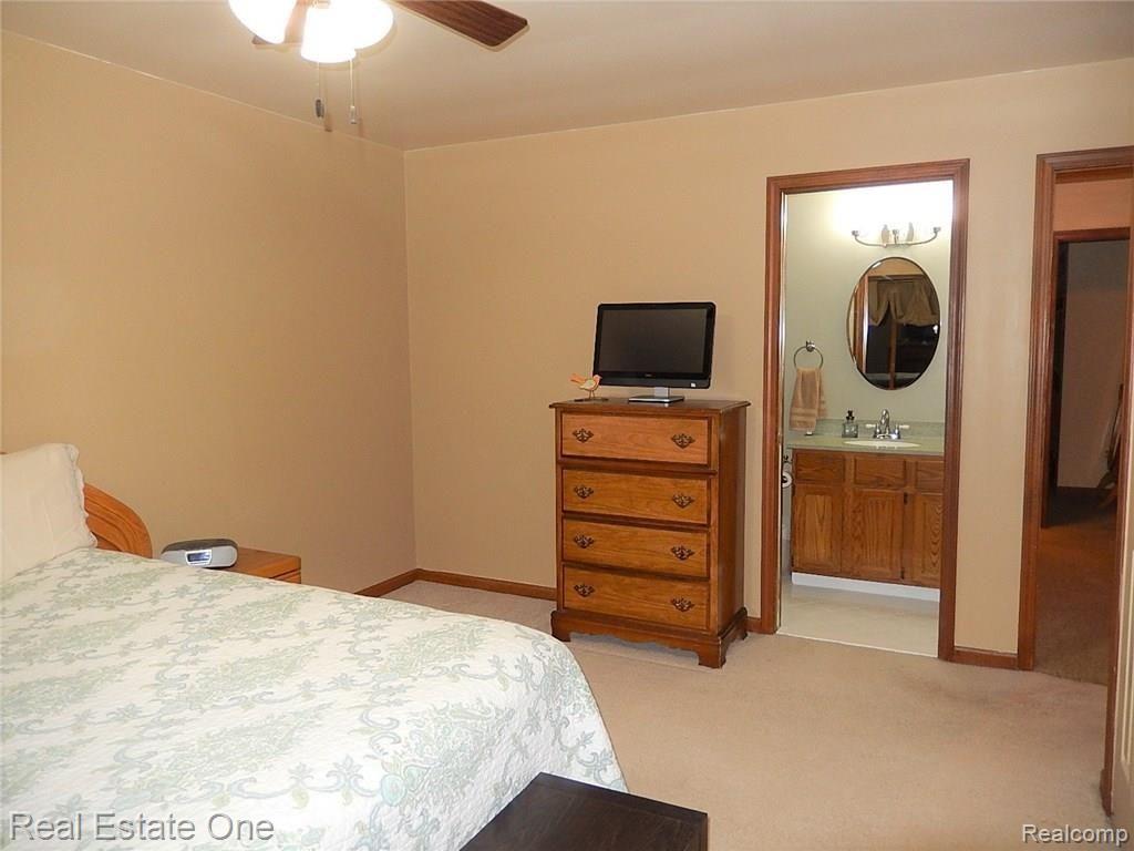 45738 Cider Mill Road Novi, MI 48374 - Photo 17 of 24 DSCN5233 (2).JPG