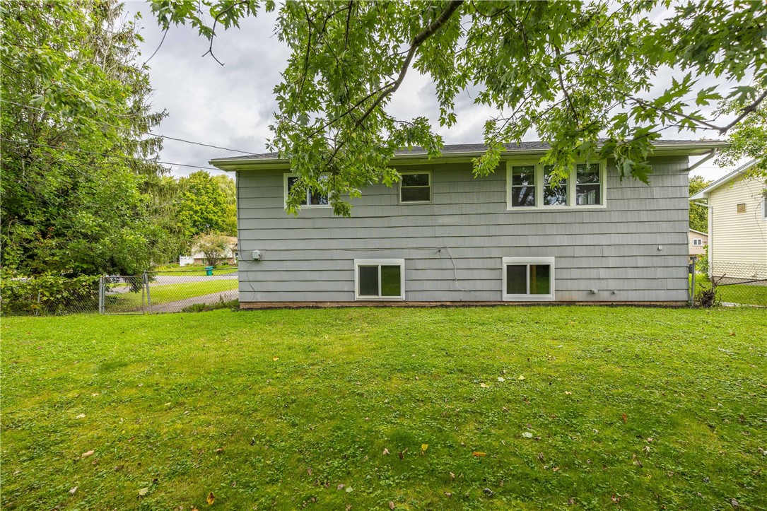 15 Green Ivy Circle Henrietta, NY 14623 - Photo 5 of 33