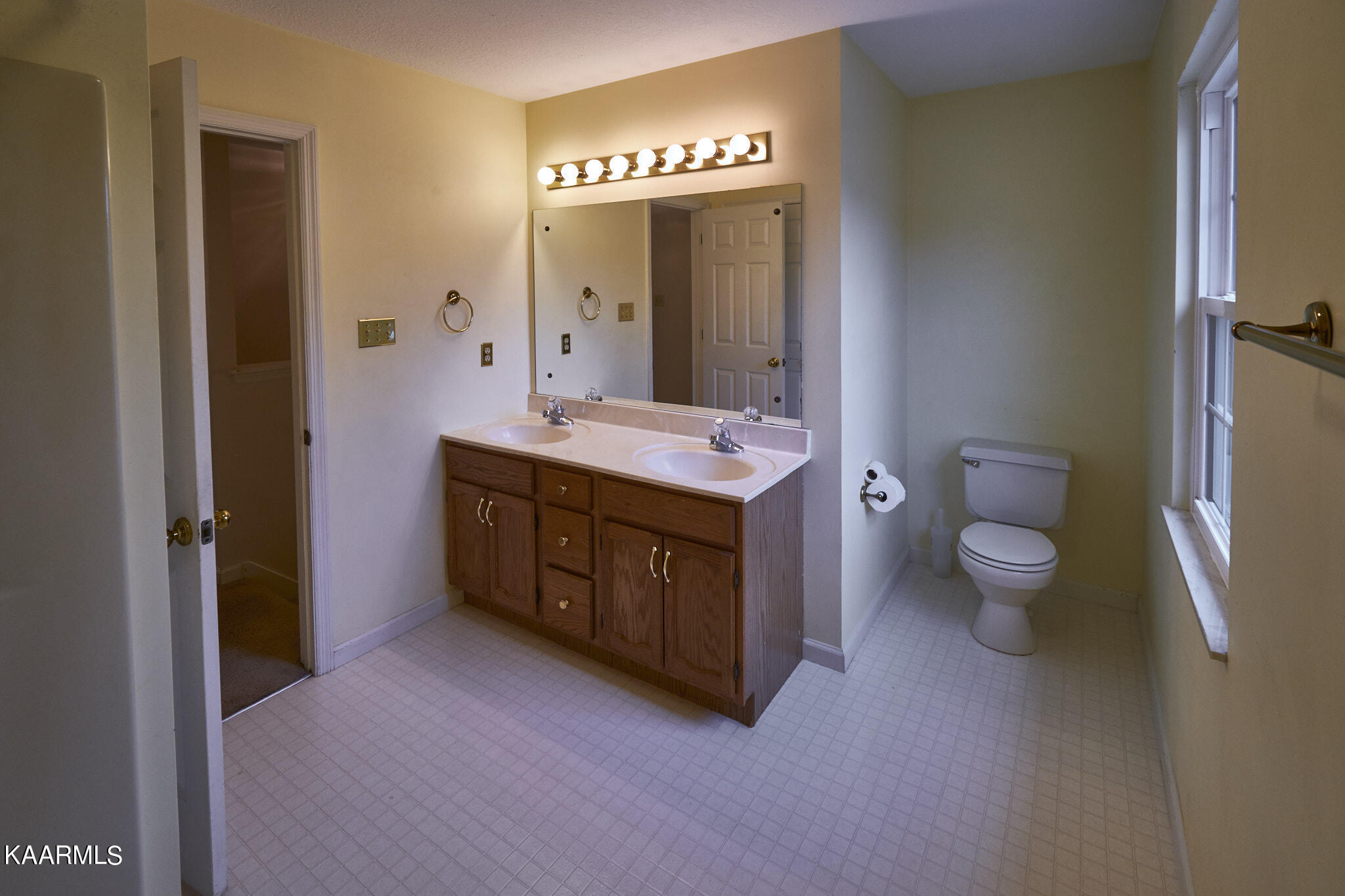 10013 Double Tree Road Knoxville, TN 37932 - Photo 30 of 42 Full bath #2