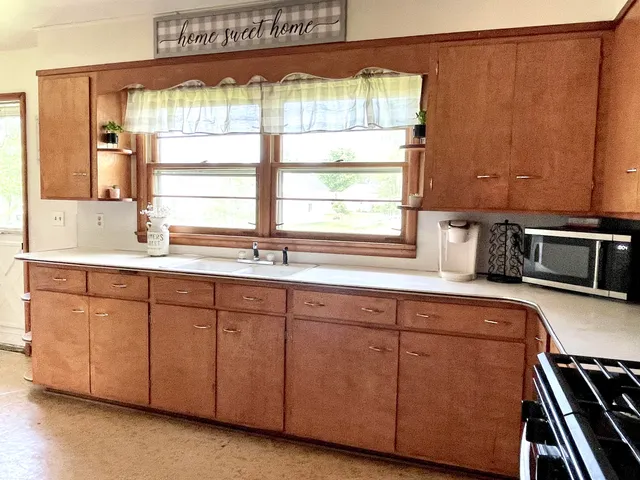 $218,000 | 2346 Main Street, Manistee, MI 49660