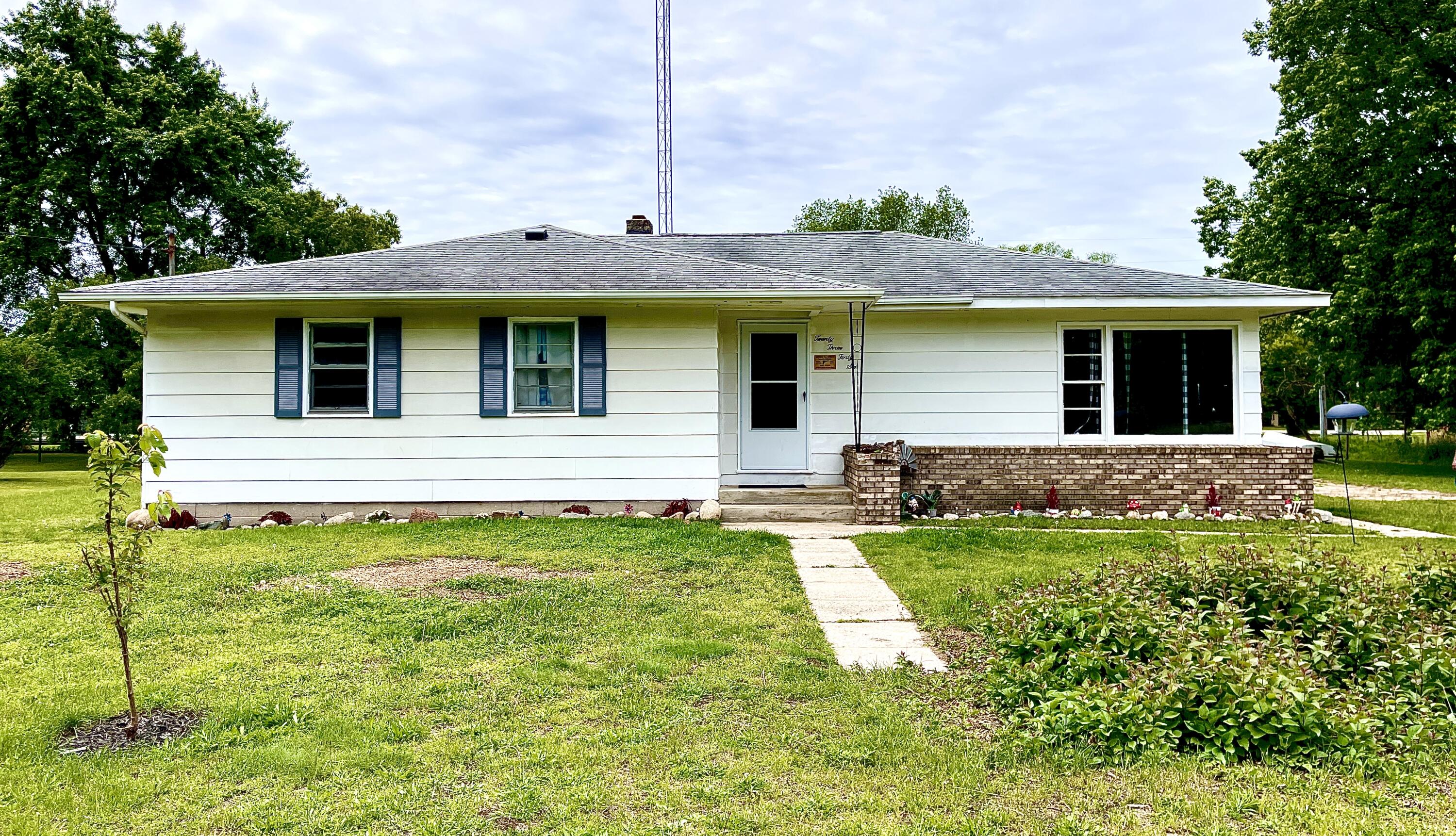 2346 Main Street Manistee, MI 49660 - Photo 3 of 48 Front view