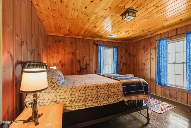 $1,550,000 | 746 Howe Road, Lake Luzerne, NY 12846