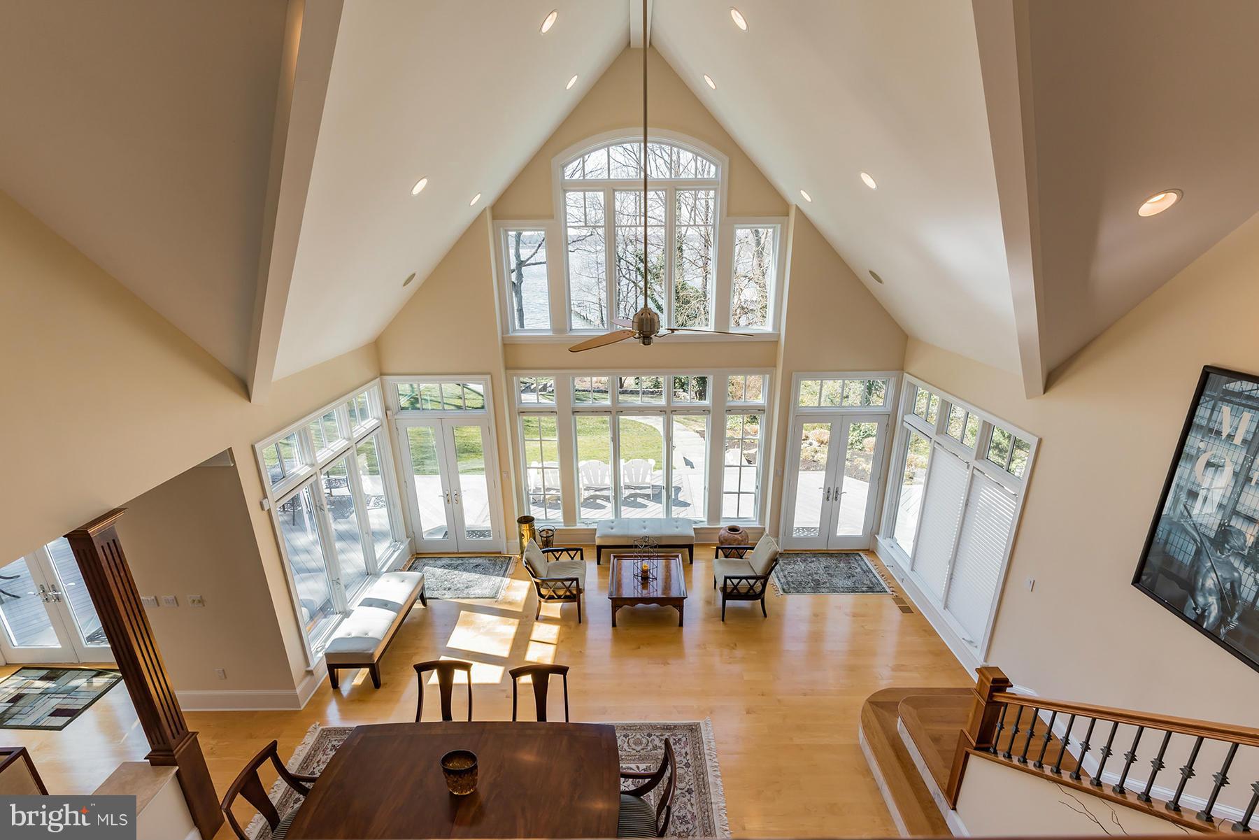 Stunning architecture: 2-story great room