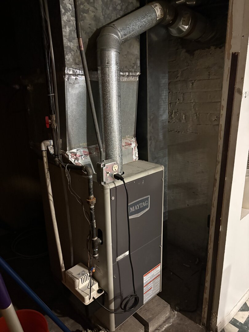 3523 North Whipple Street Chicago, IL 60618 - Photo 32 of 48 a bathroom with a mirror