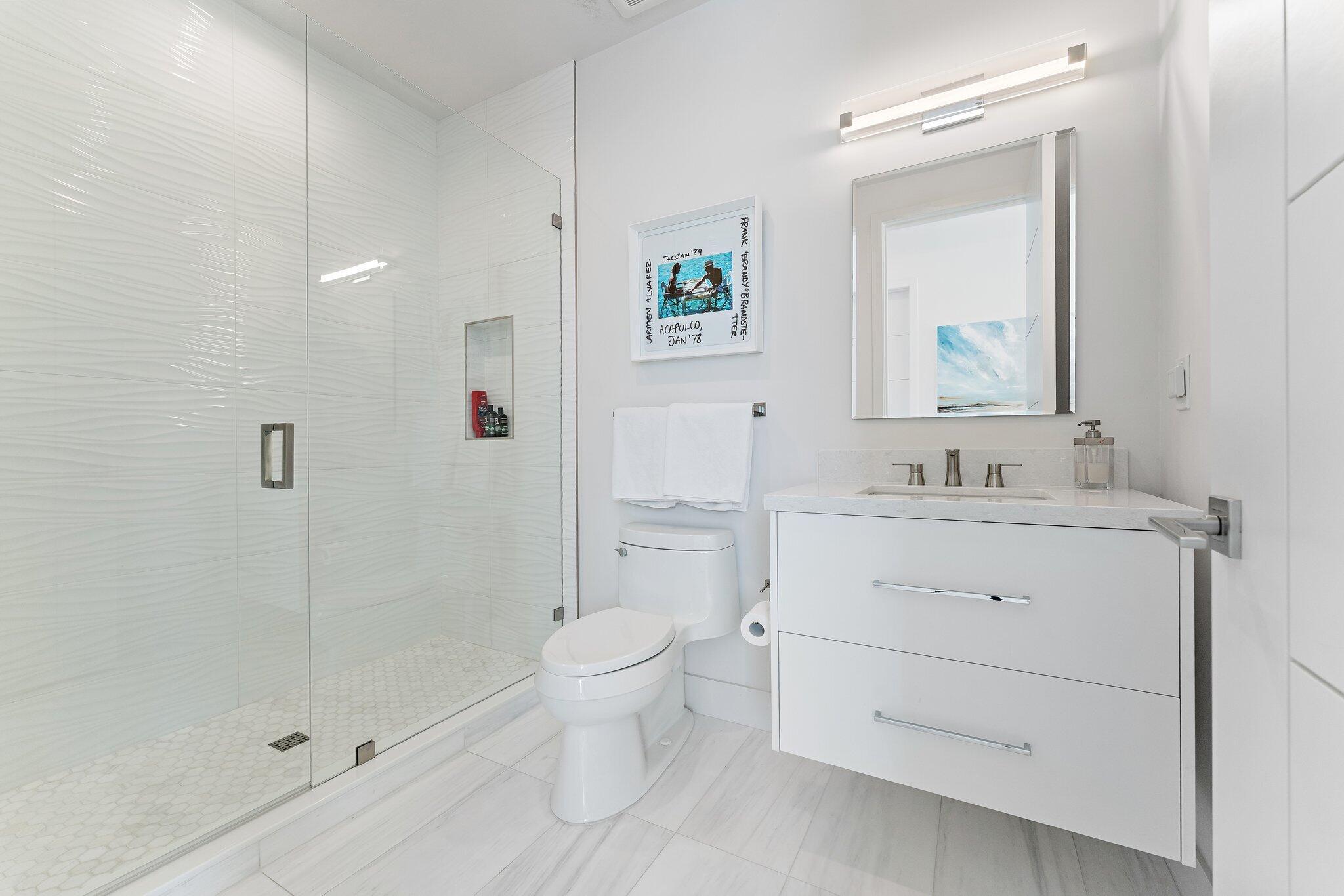 2162 Radnor Road North Palm Beach, FL 33408 - Photo 38 of 71 Guest Bath # 3