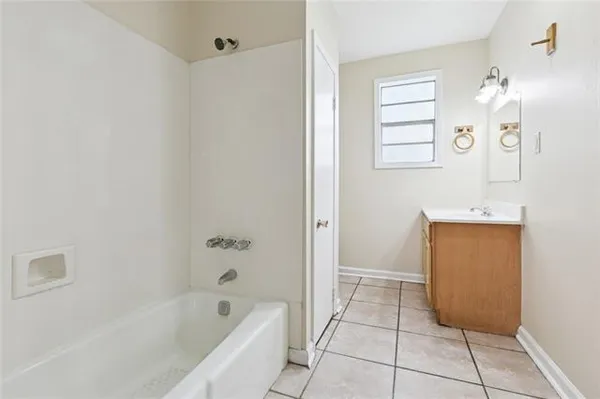$1,100 | 601 Mehle Street, Unit B, Arabi, LA 70032