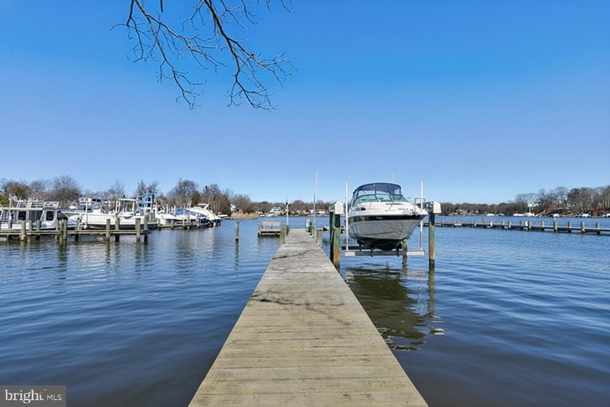 706 East Shore Road Pasadena, MD 21122 - Photo 2 of 32 a view of a ocean view
