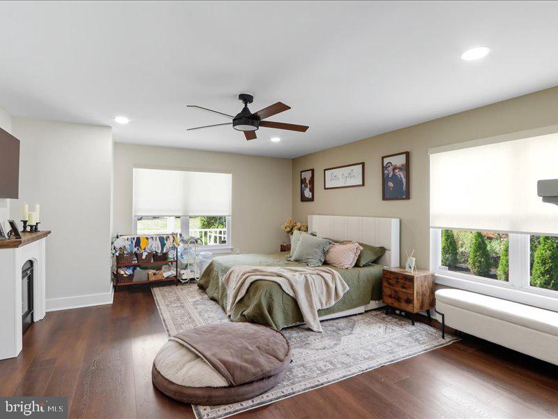 706 East Shore Road Pasadena, MD 21122 - Photo 21 of 32 a living room with furniture and a large window
