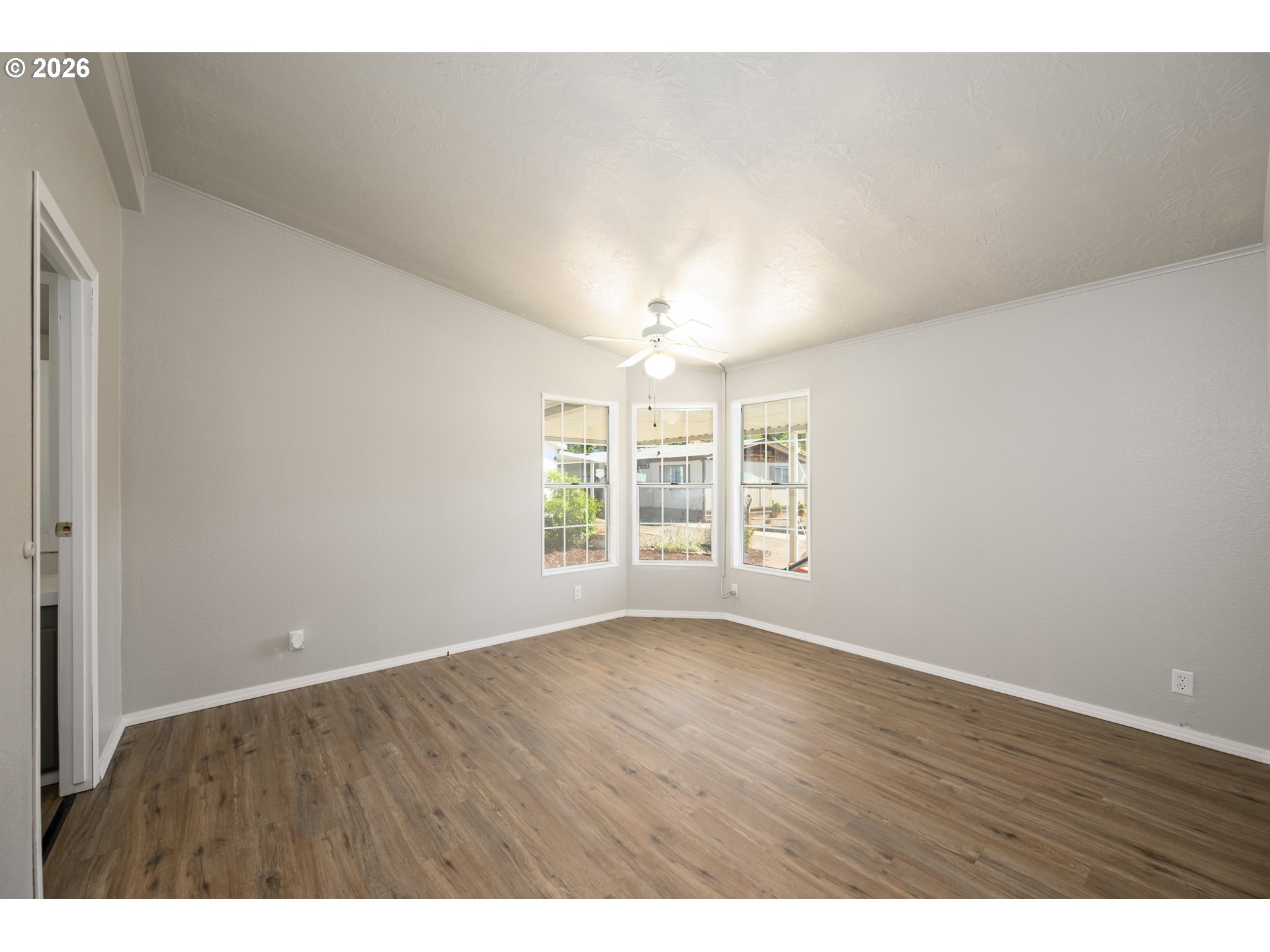 520 Shadow Ranch Lane Roseburg, OR 97470 - Photo 23 of 32 Living Room