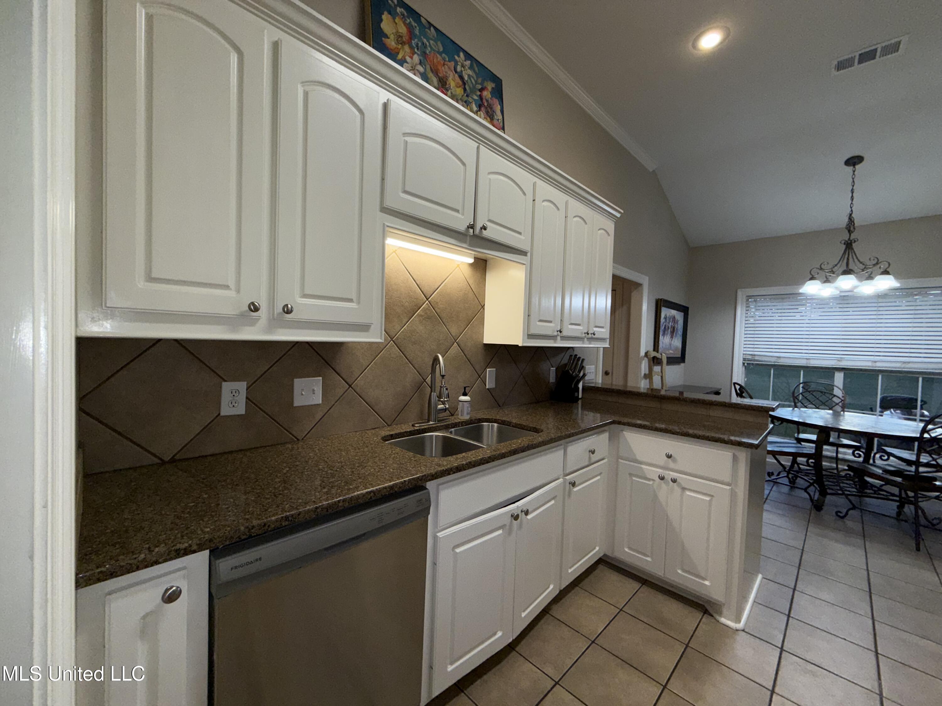 103 Buffalo Cove Clinton, MS 39056 - Photo 14 of 34 IMG_6998