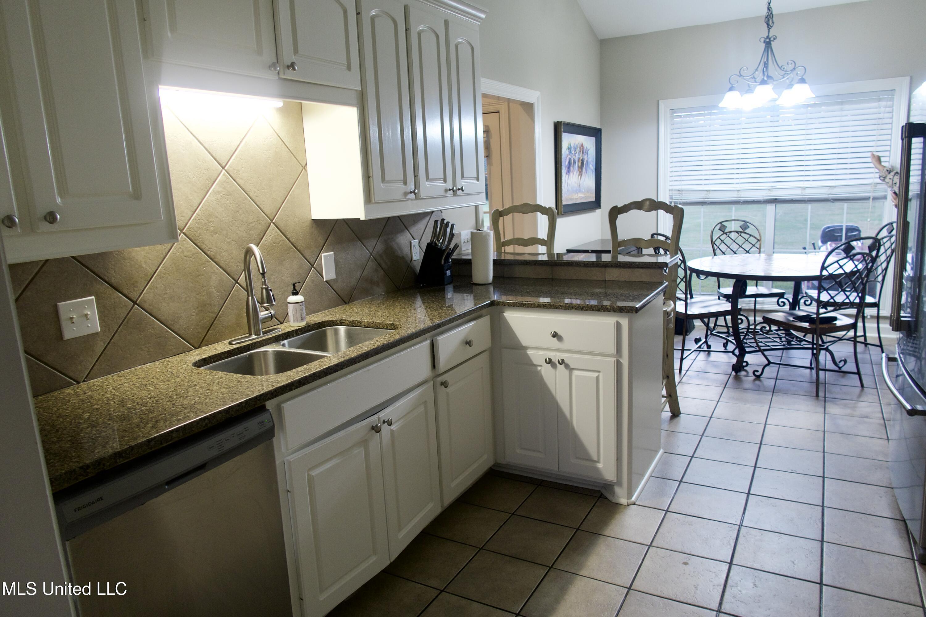 103 Buffalo Cove Clinton, MS 39056 - Photo 8 of 34 IMG_2067