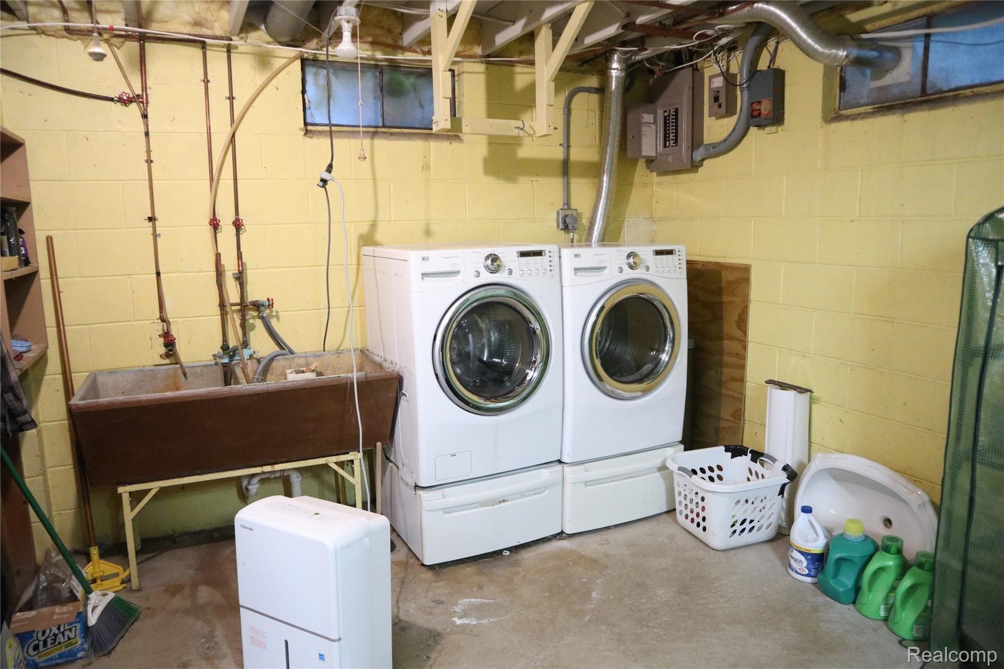 2947 East Schafer Road Howell, MI 48843 - Photo 44 of 48 BASEMENT LAUNDRY