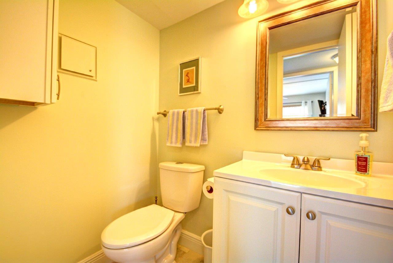 127 Mansfield D Boca Raton, FL 33434 - Photo 11 of 17 Guest bathroom
