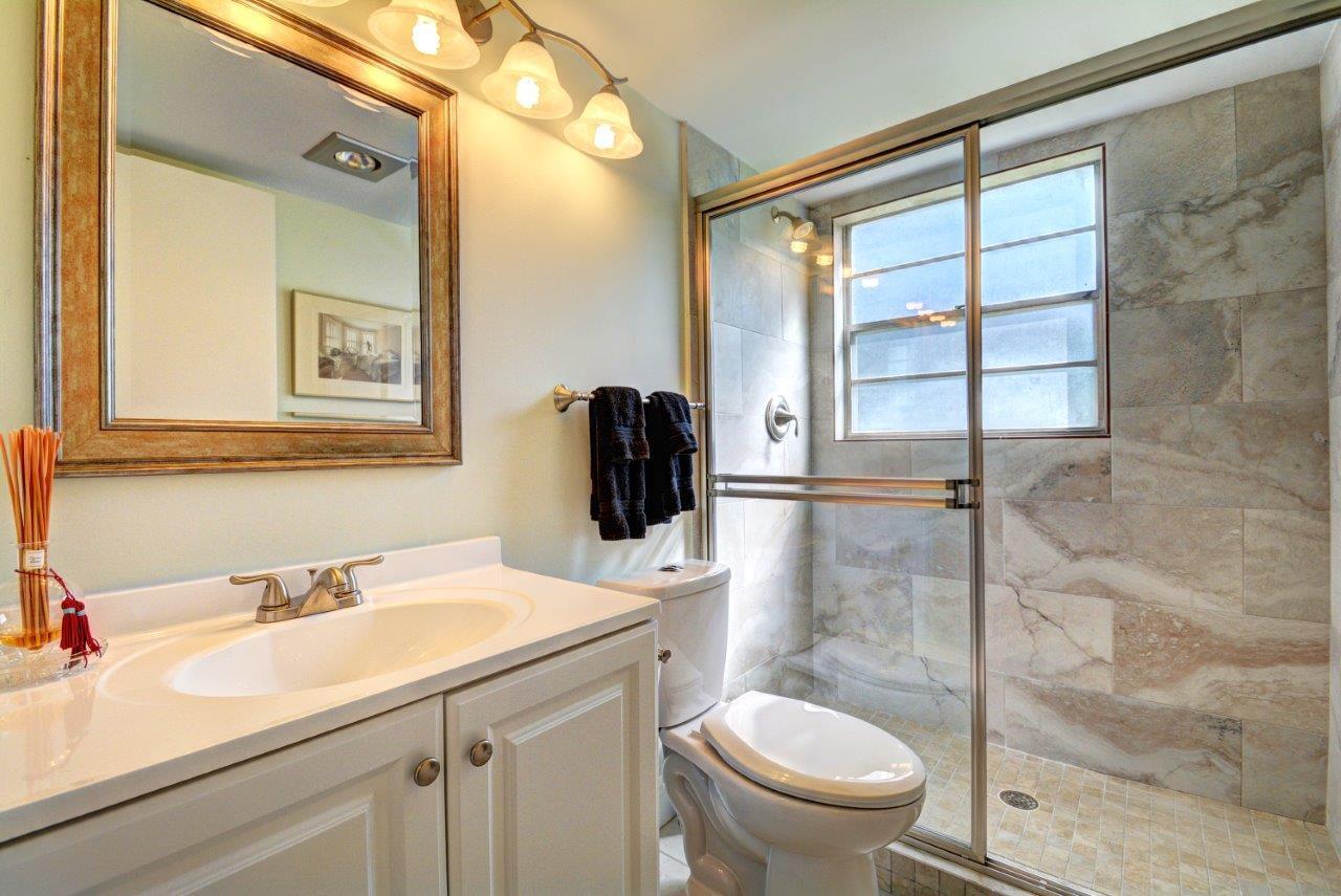 127 Mansfield D Boca Raton, FL 33434 - Photo 14 of 17 Master bathroom