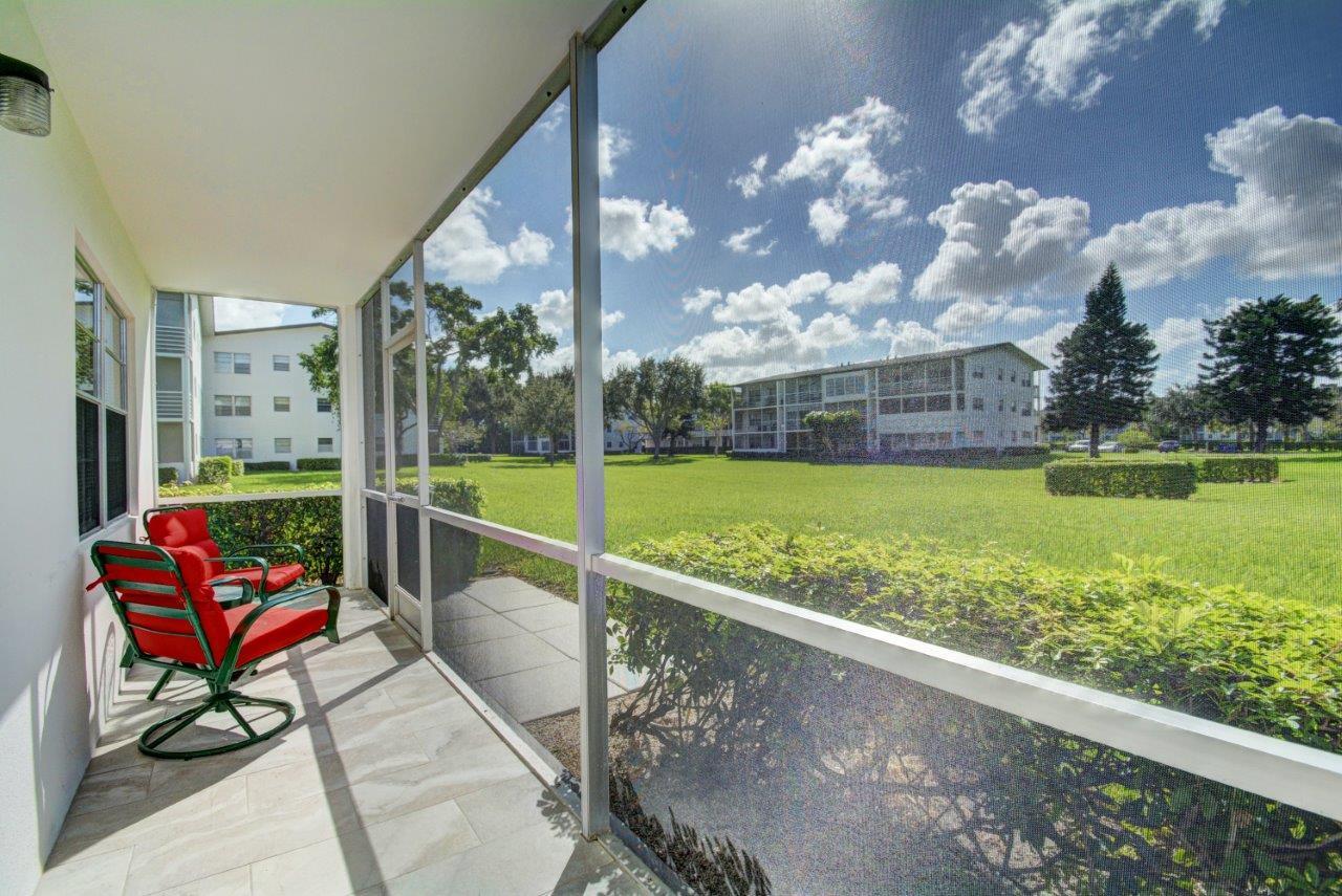 127 Mansfield D Boca Raton, FL 33434 - Photo 16 of 17 Rear patio with Southern exposure