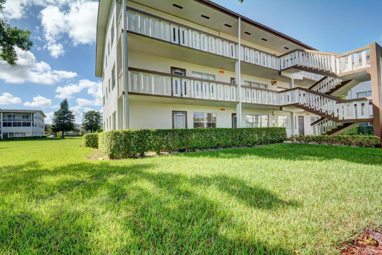 127 Mansfield D Boca Raton, FL 33434 - Photo 4 of 17 Exterior-1st floor corner unit