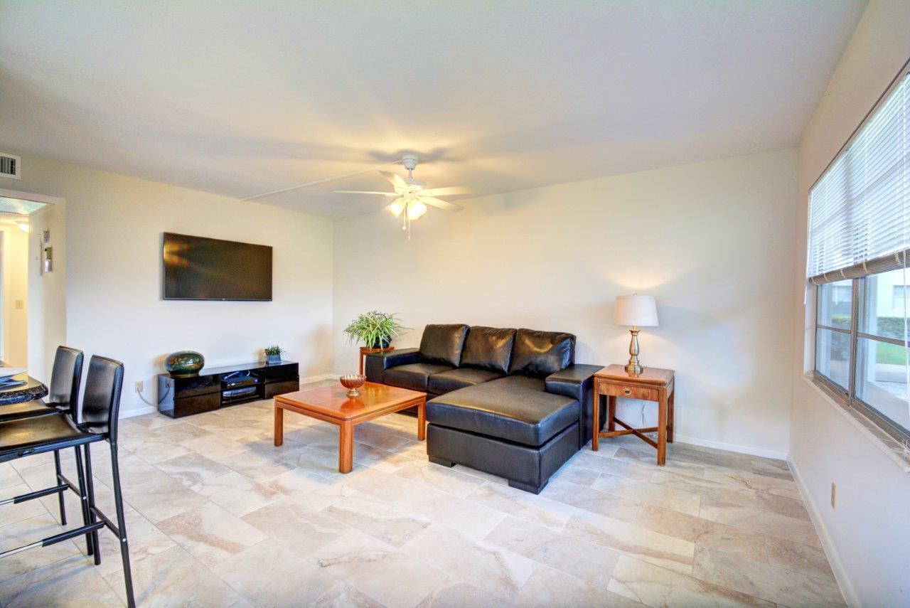 127 Mansfield D Boca Raton, FL 33434 - Photo 5 of 17 Living room