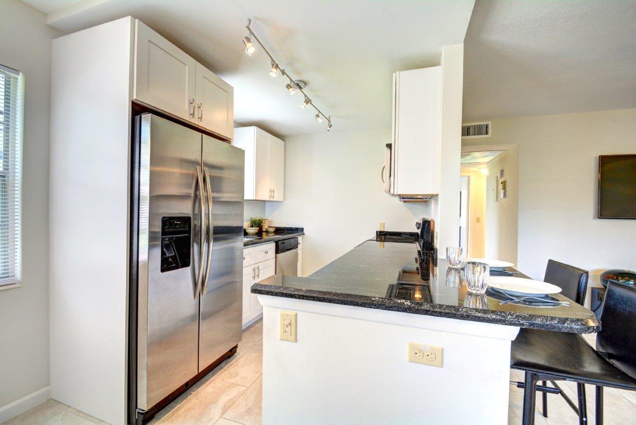 127 Mansfield D Boca Raton, FL 33434 - Photo 7 of 17 Kitchen