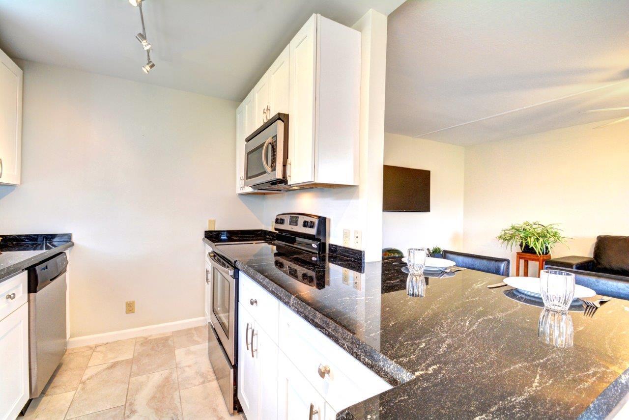 127 Mansfield D Boca Raton, FL 33434 - Photo 8 of 17 Kitchen