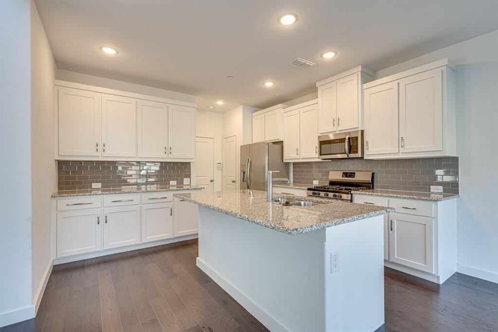 2725 Splendor Drive Little Elm, TX 75068 - Photo 11 of 32