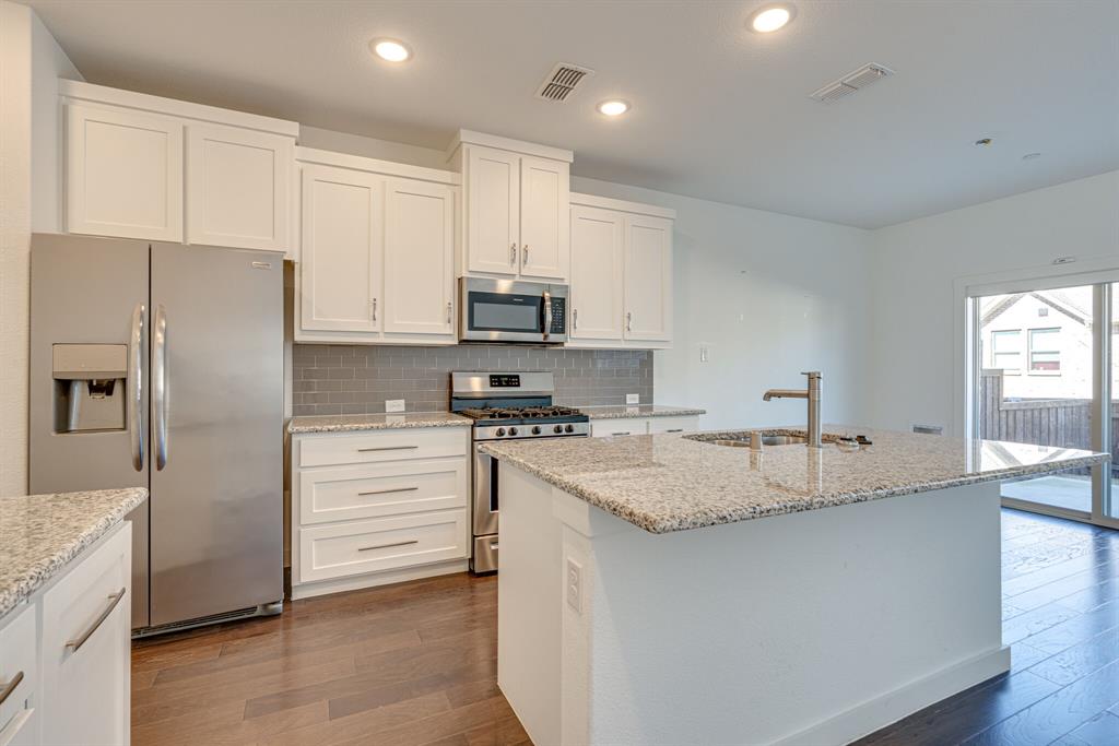 2725 Splendor Drive Little Elm, TX 75068 - Photo 12 of 32