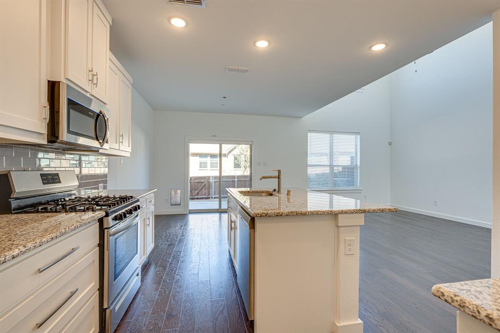 2725 Splendor Drive Little Elm, TX 75068 - Photo 13 of 32