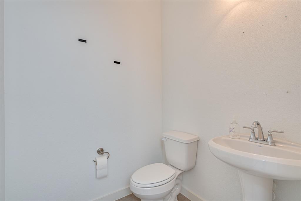 2725 Splendor Drive Little Elm, TX 75068 - Photo 17 of 32