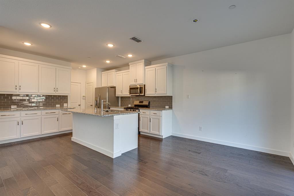 2725 Splendor Drive Little Elm, TX 75068 - Photo 5 of 32