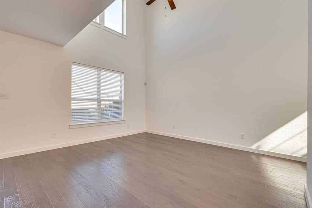 2725 Splendor Drive Little Elm, TX 75068 - Photo 7 of 32