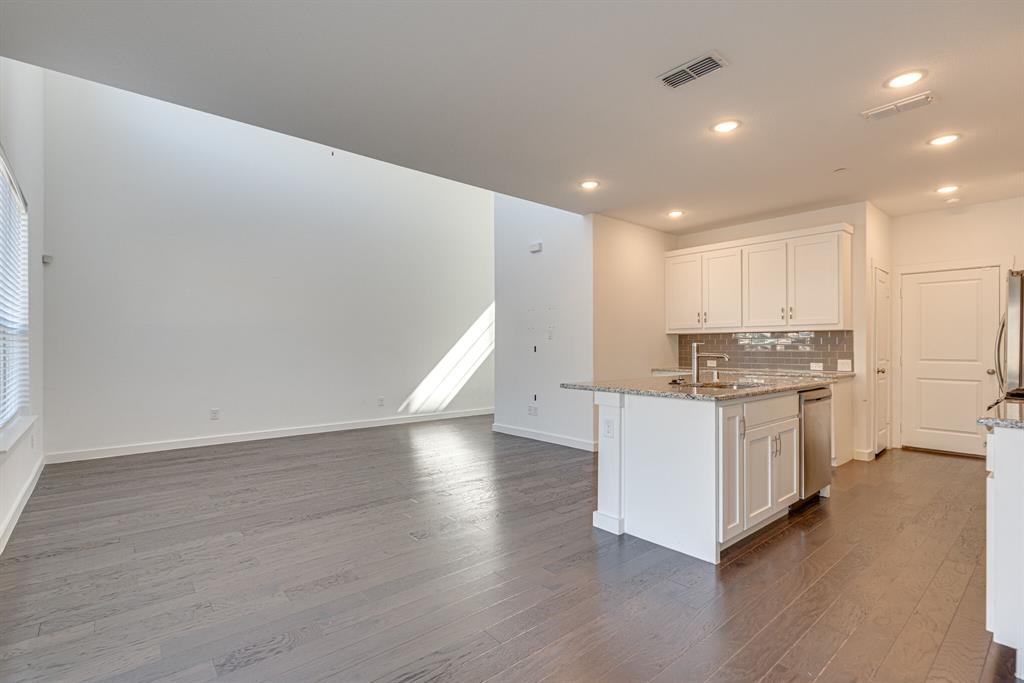 2725 Splendor Drive Little Elm, TX 75068 - Photo 9 of 32