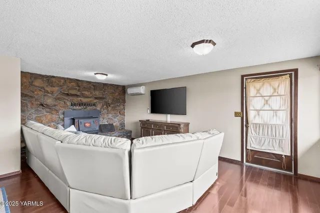 $339,000 | 542 Lillie Lane, Toppenish, WA 98948