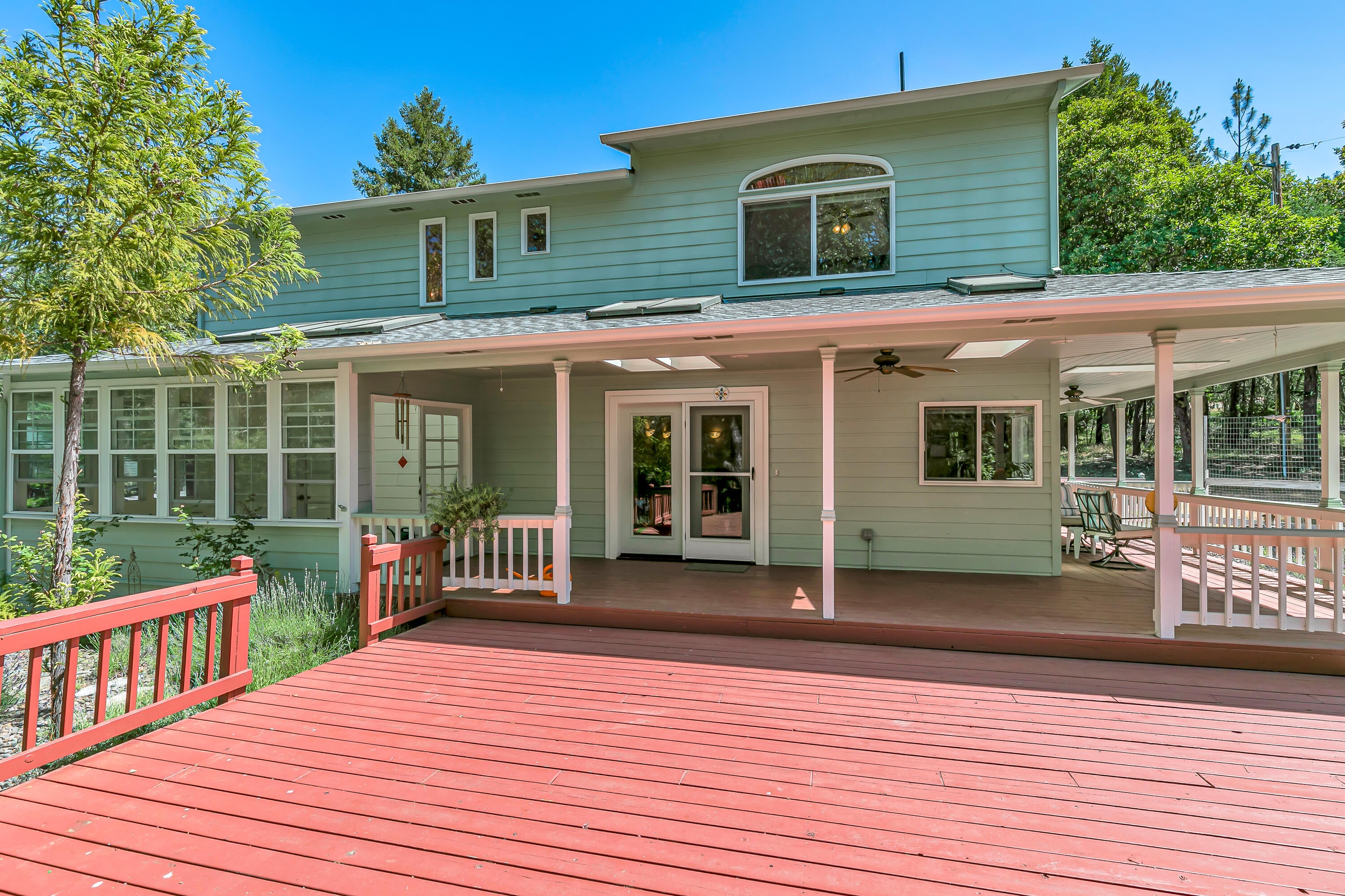 245 China Gulch Road Jacksonville, OR 97530 - Photo 8 of 65 9R9A3830