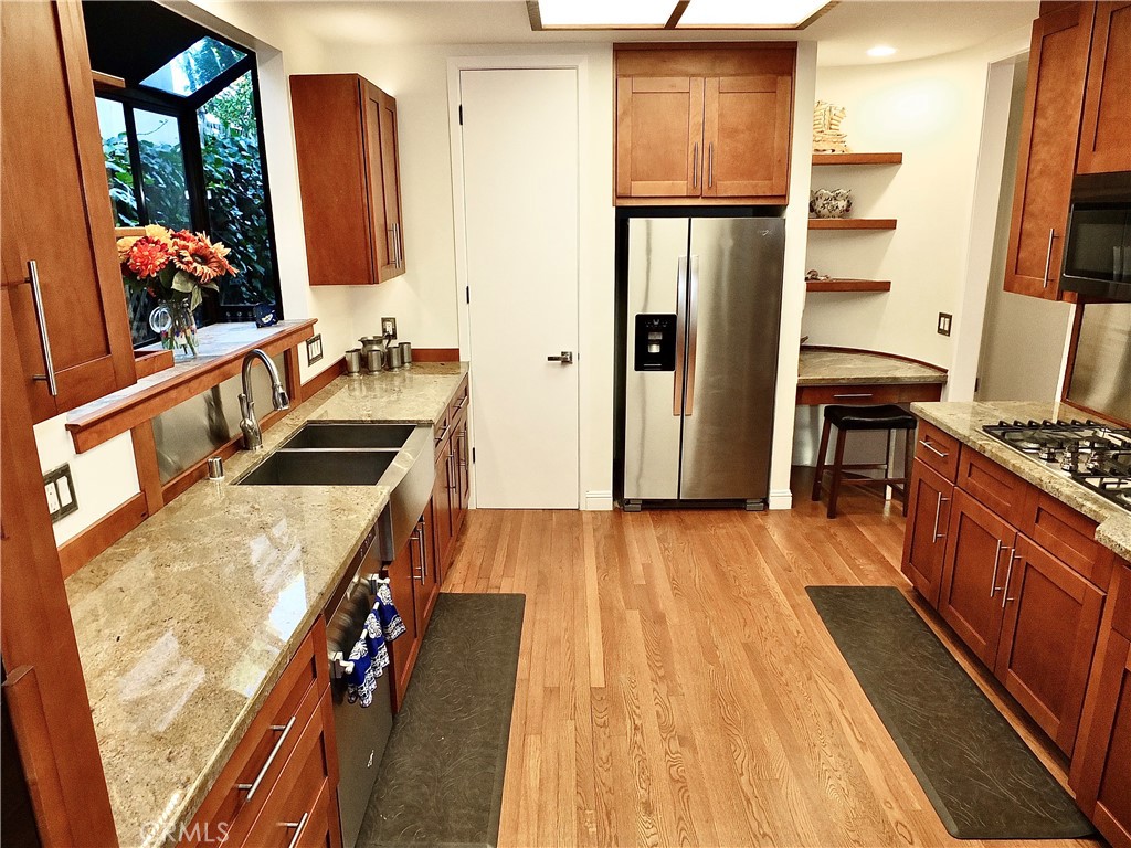 341 S Meadows Manhattan Beach, CA 90266 - Photo 22 of 54