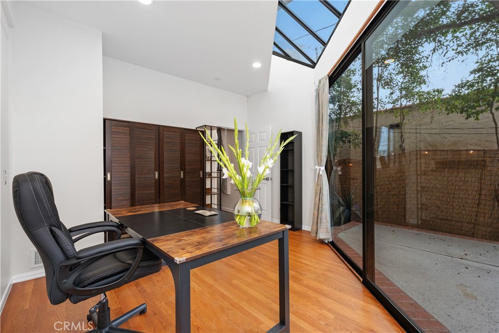 341 S Meadows Manhattan Beach, CA 90266 - Photo 7 of 54 a view of a hallway with workspace
