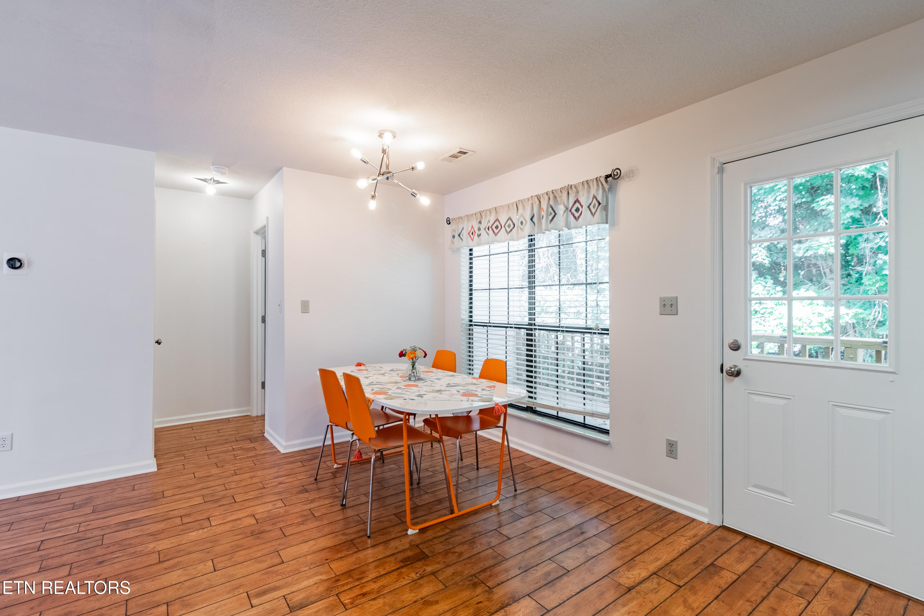 437 South Gallaher View Road Knoxville, TN 37919 - Photo 3 of 20 _D5A9444-HDR