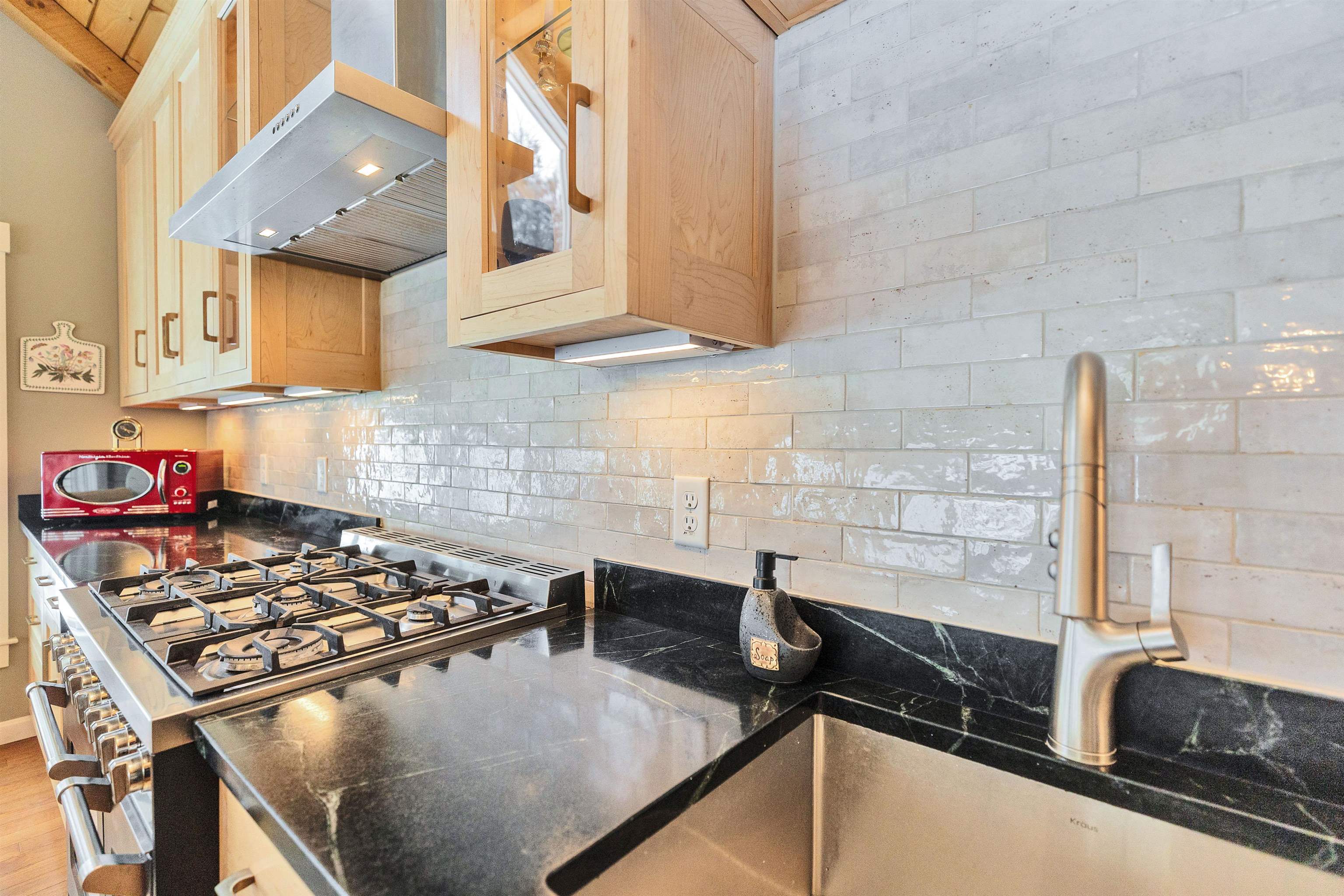 1481 Bennington Road Francestown, NH 03043 - Photo 15 of 59